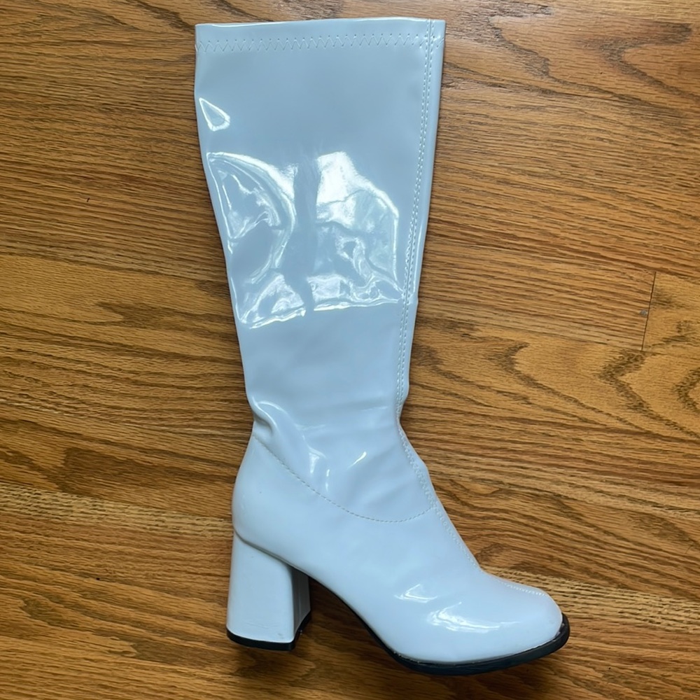 Go go boots size 7 (fit 7.5)